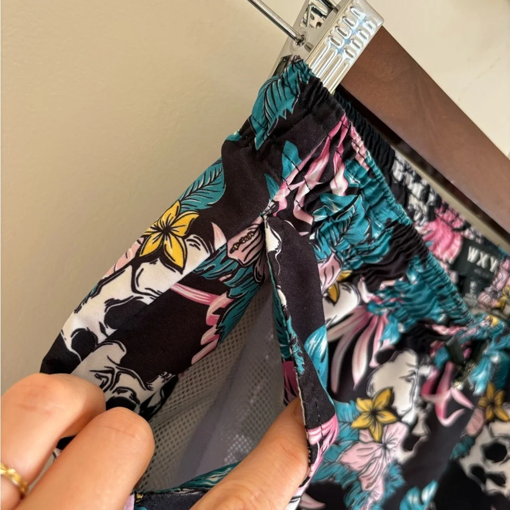 WXYZ Black Tropical Skull Swim Shorts‎ Unlined Pink & Teal Floral M(10)